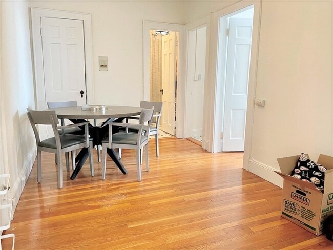 Building Photo - 76 Martin St