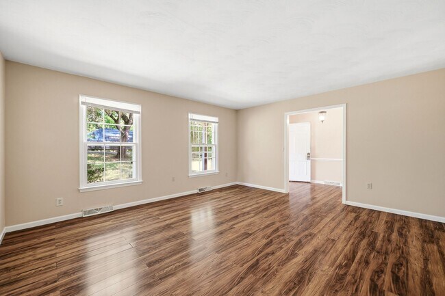 Foto del edificio - 5757 Heards Mountain Rd