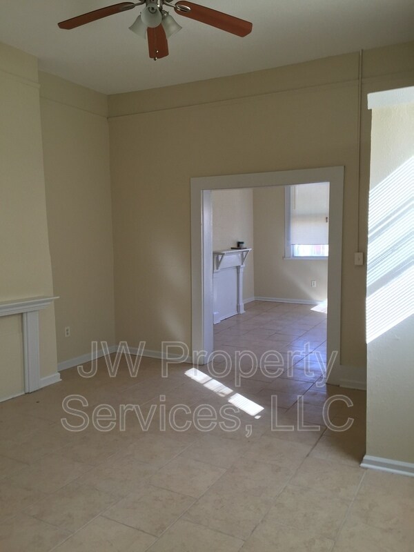 Foto del edificio - 2400 Dumaine St