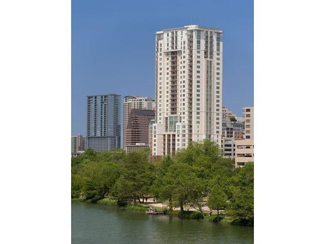 Building Photo - The Sun Shines Down on This 2 BR Apt