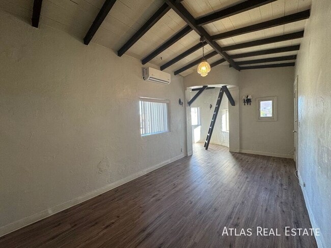Building Photo - 2734 N Martin Ave