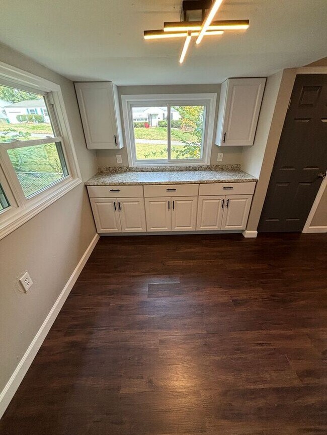 Building Photo - Charming 4-Bedroom Home in a Prime Locatio...
