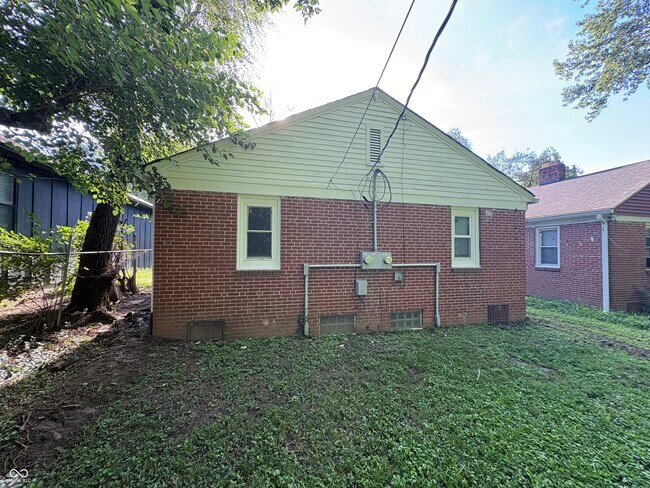 Foto del edificio - 4348 Crittenden Ave