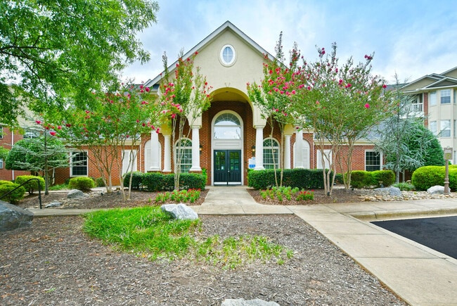 Building Photo - Braxton Woods Lake