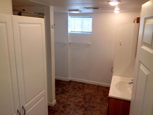 Foto del edificio - PRE-LEASING! Available June 14th