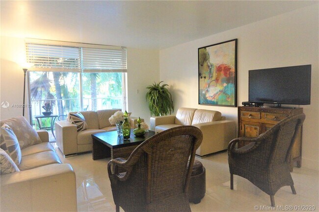 Building Photo - 210 Seaview Dr