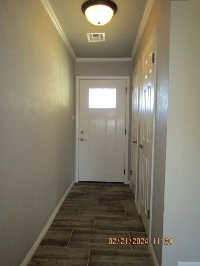 Building Photo - MacArthur Schools Area!