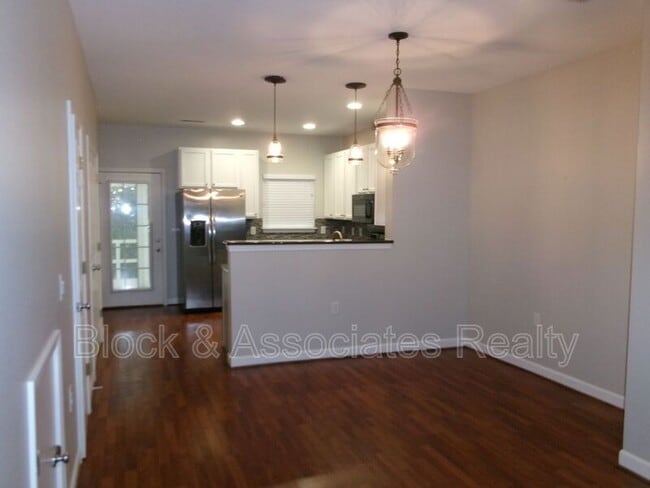 Building Photo - 123 Humberside Dr