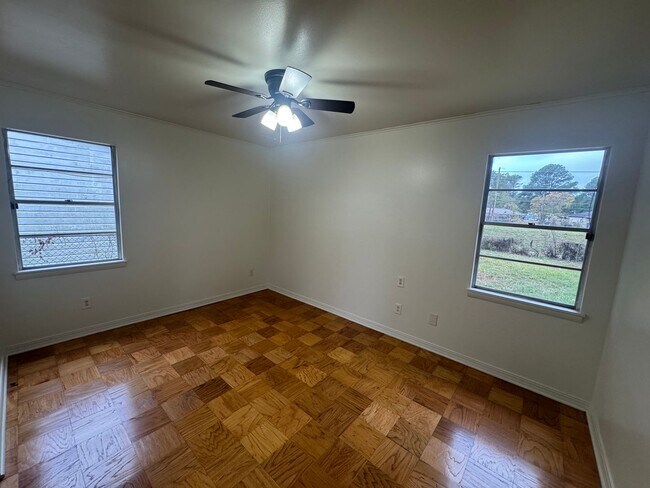 Foto del edificio - Charming 2-Bedroom, 1-Bath Home with Moder...