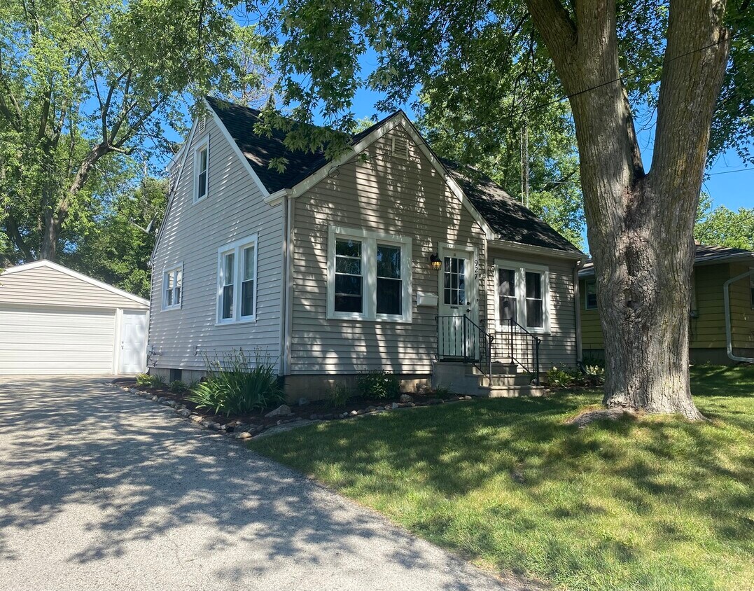 Primary Photo - 927 Townsend St