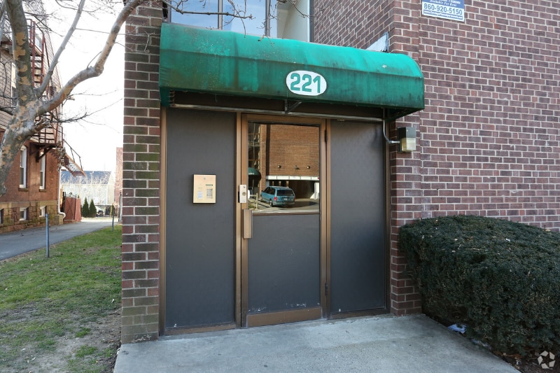 Primary Photo - 221 Laurel St