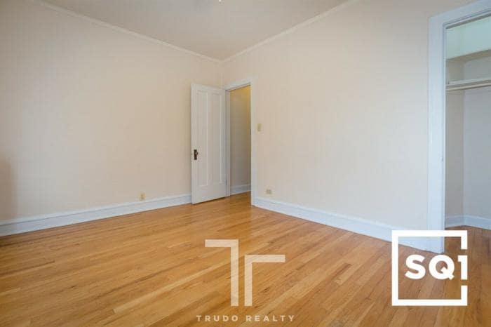 Building Photo - 2 bedroom in Chicago IL 60645