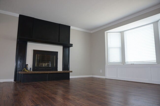 Building Photo - Quiet 4 Bedroom 2.5 Bath Taylorsville Home