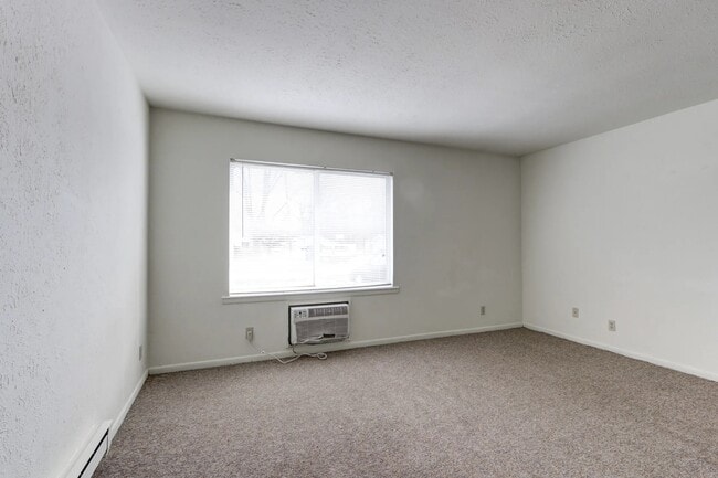 Building Photo - FARMINGTON HILLS