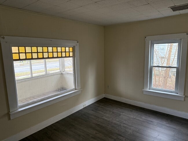 Building Photo - 382 North Ave