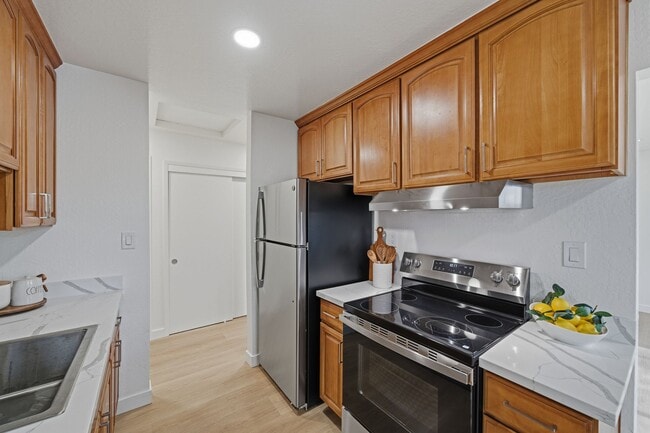 Building Photo - 1731 Ross Cir