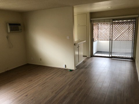 Unit #7 - Encino Apartments