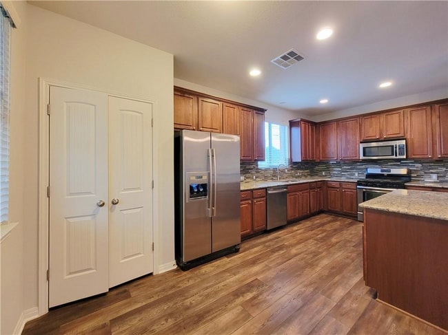 Building Photo - 4601 Rolling Water Dr