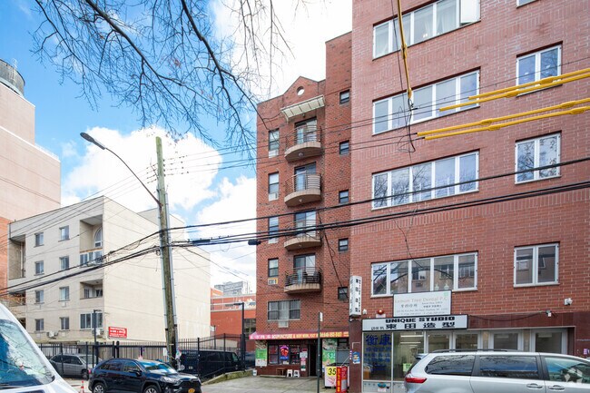 Building Photo - 132-52 41st Ave
