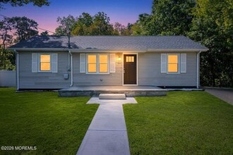 Building Photo - 501 Azalea Dr