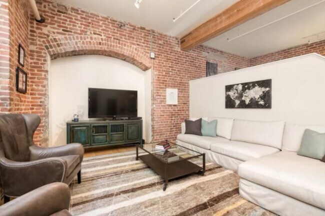 Building Photo - 461 2nd St