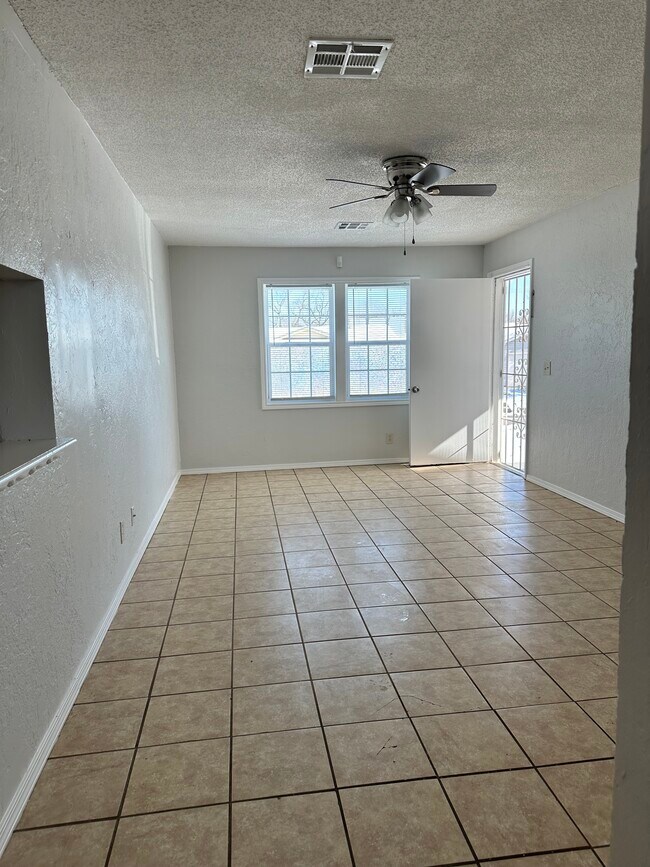 Foto del edificio - 6321 Johnnie Terrace