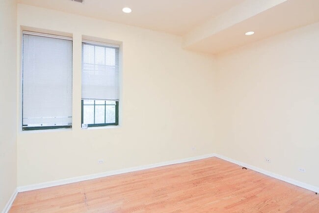 Building Photo - 218 W Division St