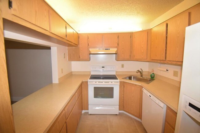 Building Photo - 2/2 Condo in Pine Ridge North