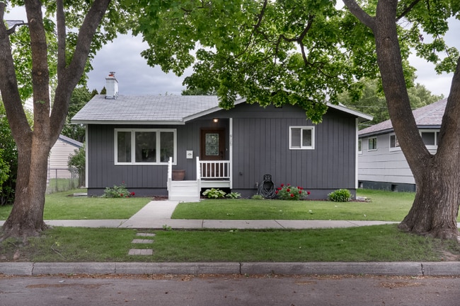 Building Photo - 925 3rd Ave W