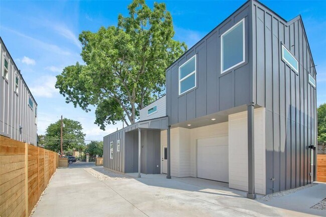 Foto del edificio - 7603 Carver Ave