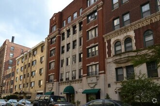 Building Photo - 428 W Roscoe St