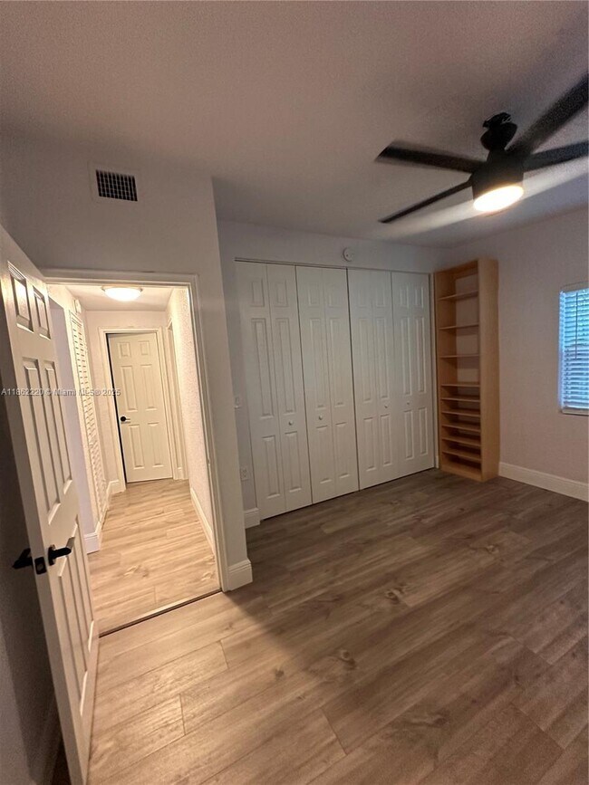 Foto del edificio - 1733 SW 13th St