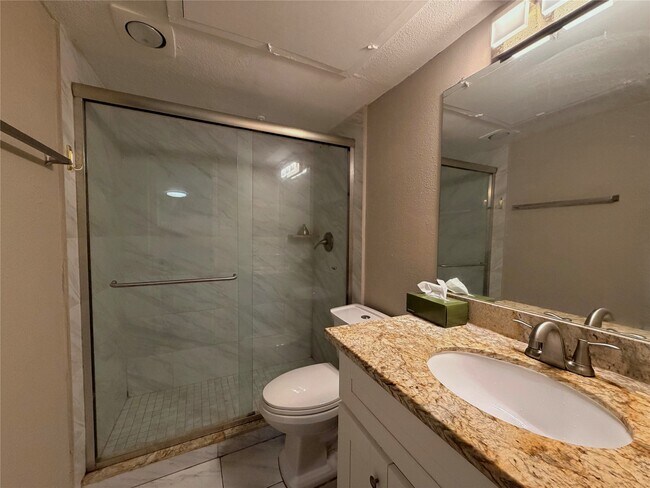 Foto del edificio - 9201 Clarewood Dr