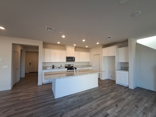 Foto del edificio - Beautiful, Almost New Home in Monte Verde ...