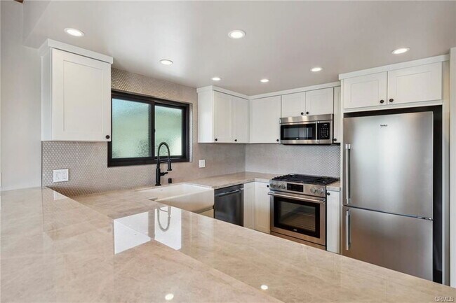 Foto del edificio - 410 1/2 Dahlia Place, Newport Beach, CA 92...