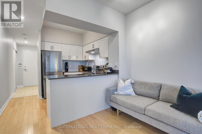 Photo du bâtiment - 230 Queens Quay W