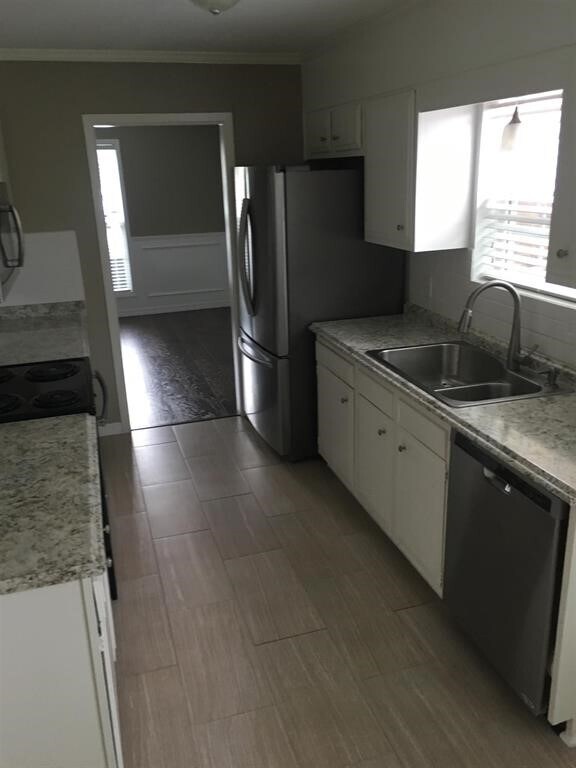 Building Photo - 5750 Townhouse Ln