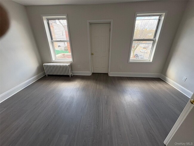 Building Photo - 675 E 230th St