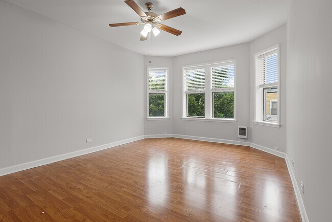 Foto del edificio - 3641 W Dickens Ave