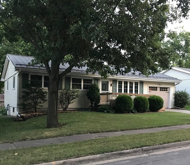 Building Photo - 1827 Truman Dr