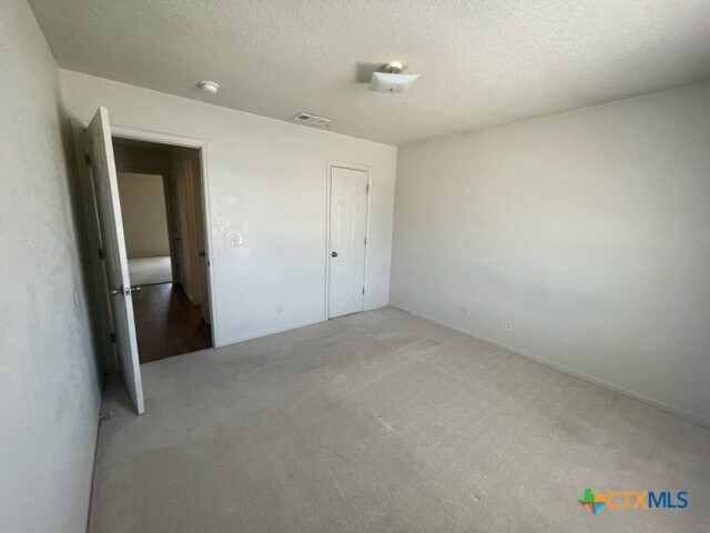 Building Photo - 3201 Hereford Ln