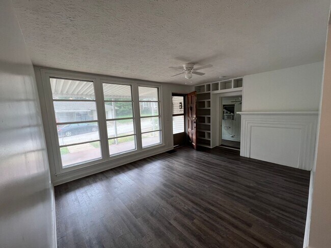 Foto del edificio - 115 E Cottage Grove Ave