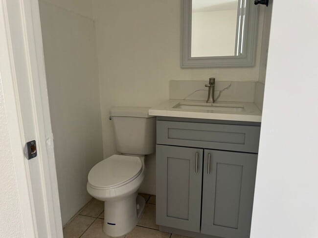 Building Photo - MOVE IN SPECIAL FIRST MONTH $1 2BD/1.5BA Two-Story Condo – Bullhead City | $1,150/Month