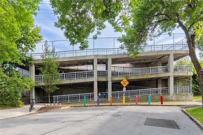 Foto del edificio - 102 Colby St