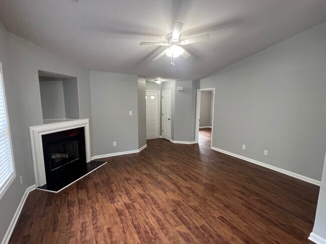 Building Photo - 1547 Hollow Maple Dr