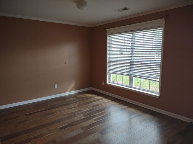 Foto del edificio - Outstanding Four Bedroom Home Approximately Ten Minutes Away from Ft. Jackson!