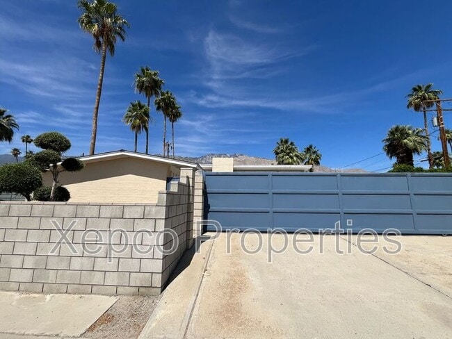 Building Photo - 1680 E Mesquite Ave