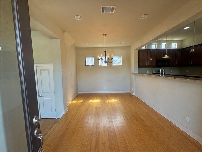 Foto del edificio - 1814 Maple Ave