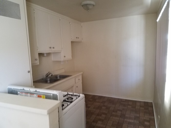 Building Photo - Upcoming 2 bedroom, 1 bathroom