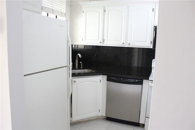 Building Photo - 1258 S Military Trail
